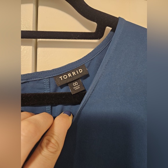 Blue Torrid Blouse with sinched sleeve - Picture 2 of 3